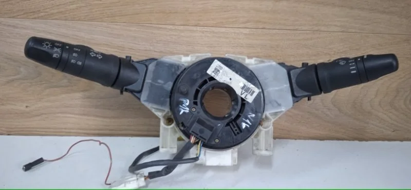 Блок подрулевых переключателей Nissan Primera 2001-2008 25560AV765 P12