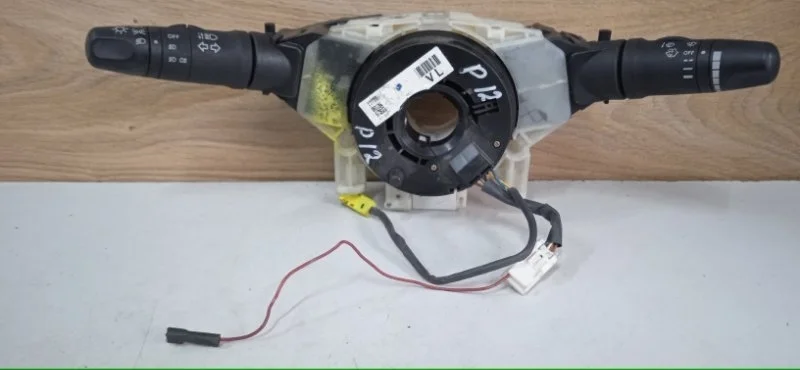 Блок подрулевых переключателей Nissan Primera 2001-2008 25560AV765 P12