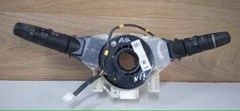 Блок подрулевых переключателей Nissan X-Trail 2000-2007 255608H905 T30