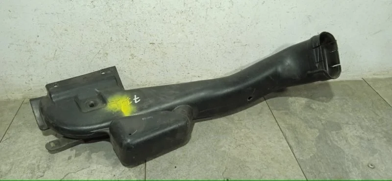 Воздухозаборник Nissan X-Trail 2000-2007 165568H303 T30