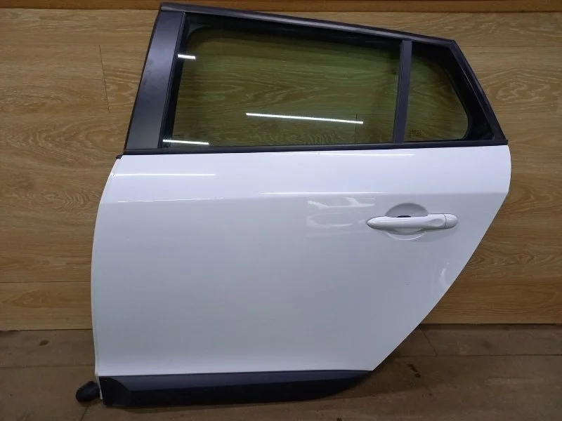 Дверь боковая Renault Megane 2012 821013264R УНИВЕРСАЛ K9K 837, задняя левая