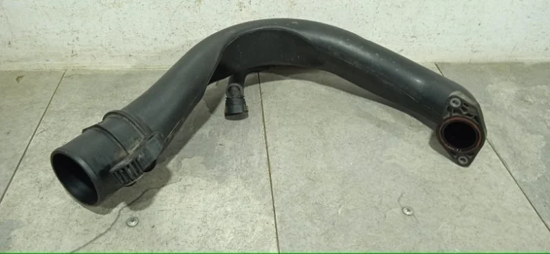Патрубок интеркулера Renault Megane 2012 8200645723 УНИВЕРСАЛ K9K 837