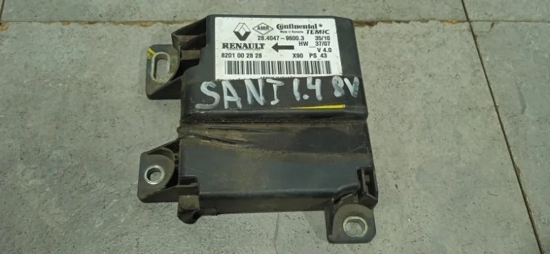 Блок управления AirBag Renault Sandero 2009-2014 8201002828