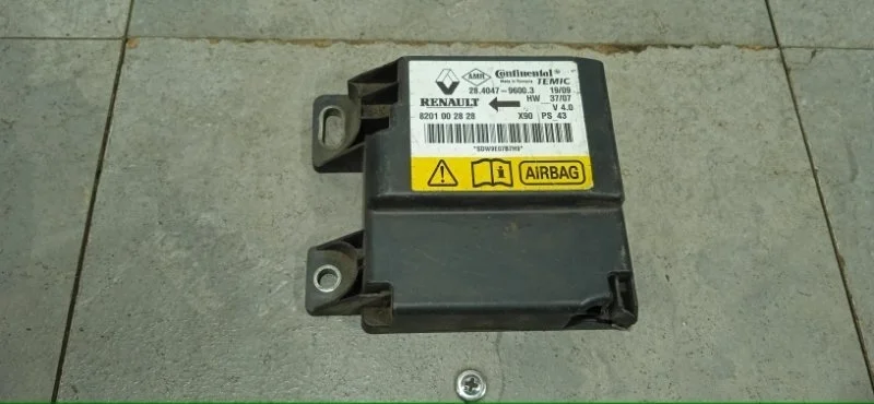Блок управления AirBag Renault Sandero 2009-2014 8201002828
