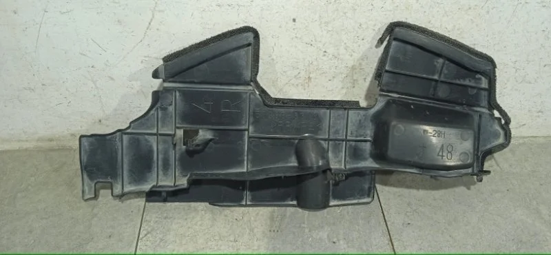 Дефлектор радиатора Toyota Camry 2006-2011 5329333030 ASV40, правый