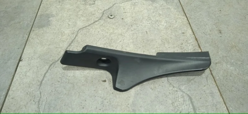 Накладка петли капота Renault Sandero 2009-2014 8200763647 1, передняя правая