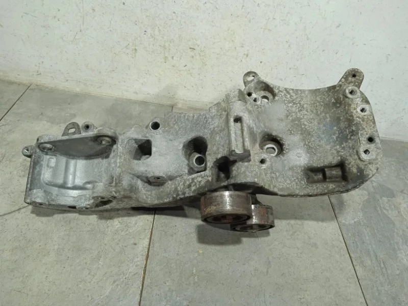 Кронштеин генератора Renault Logan 2012 8200941114 СЕДАН K7M F 710