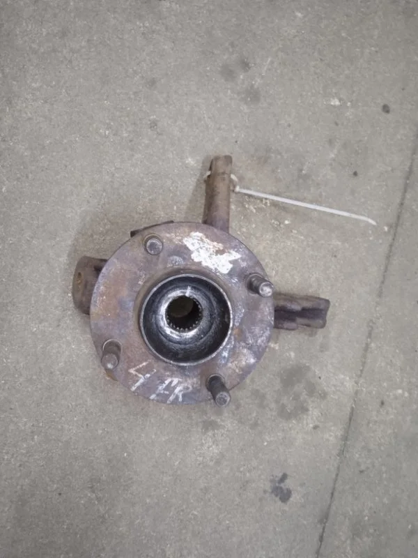 Кулак поворотный Nissan Almera 2000-2006 400144M400 N16, передний правый