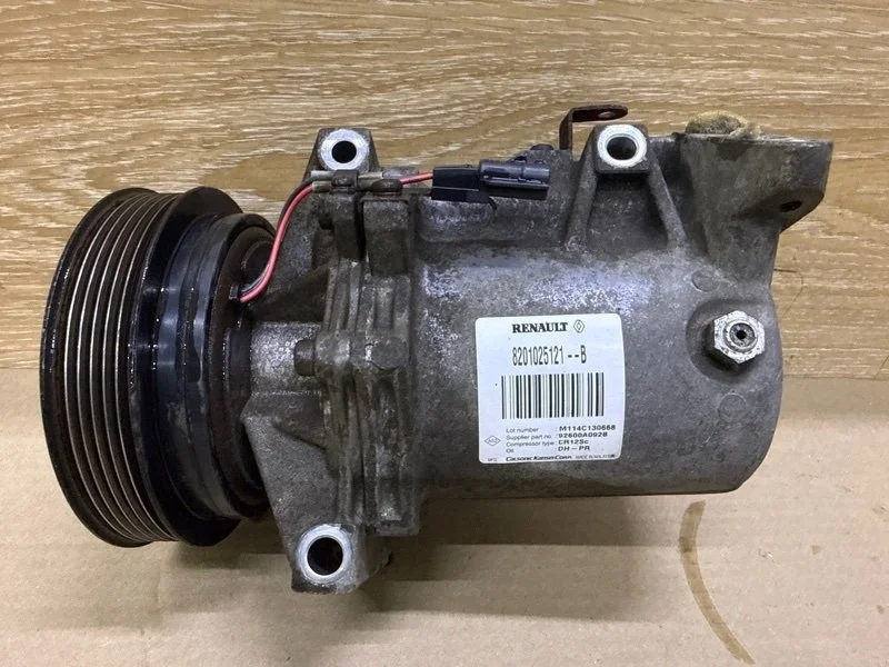 Компрессор кондиционера Renault Fluence 2015 8201025121