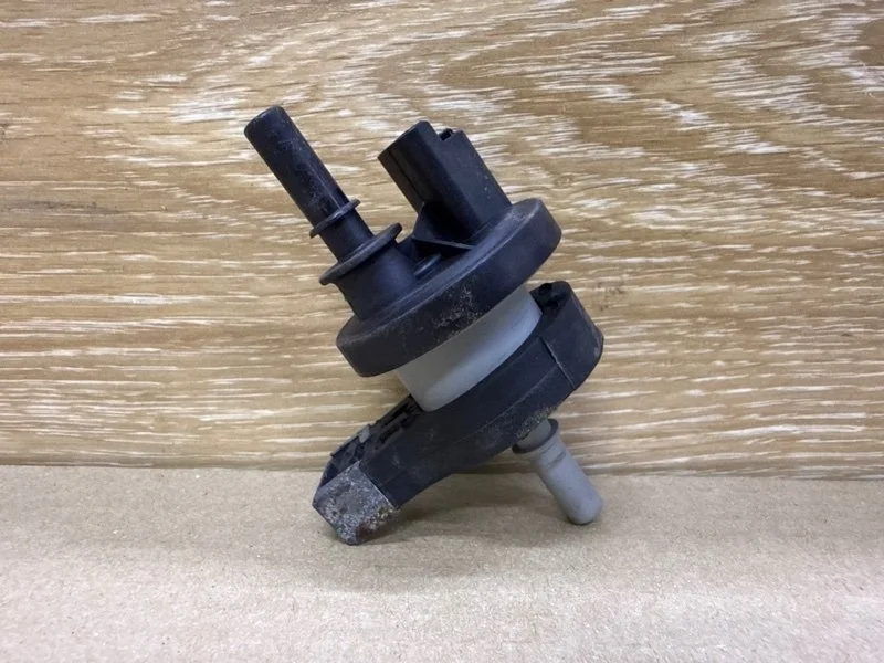 Клапан электромагнитный Renault Fluence 2015 8200248821