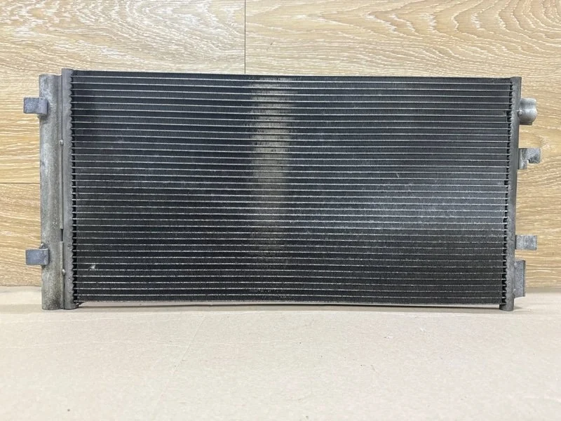 Радиатор кондиционера Renault Fluence 2015 921009956R