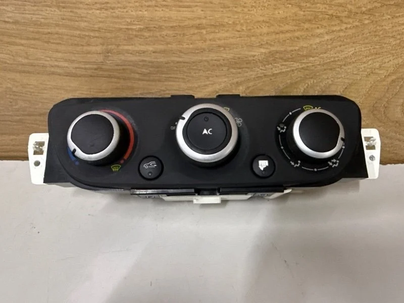 Блок управления печкой Renault Fluence 2015 2751000B20