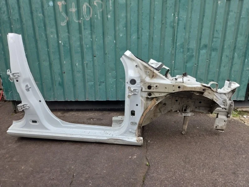 Лонжерон Renault Fluence 2015 641002217R, правый