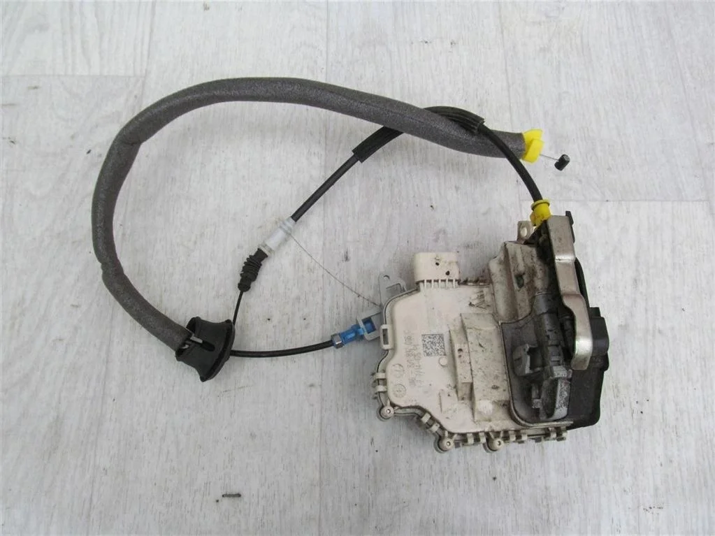 замок двери Audi Q3 I (2011—2014) Audi Q3