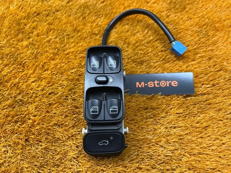 Блок управления стеклоподъемниками Mercedes-Benz C-Class 2001 A2038200110 W203 111.955, передний правый