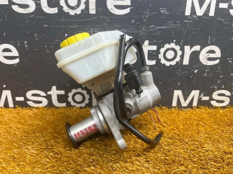 Главный тормозной цилиндр Volkswagen Touareg 2012 7P0611019A 7P CGR