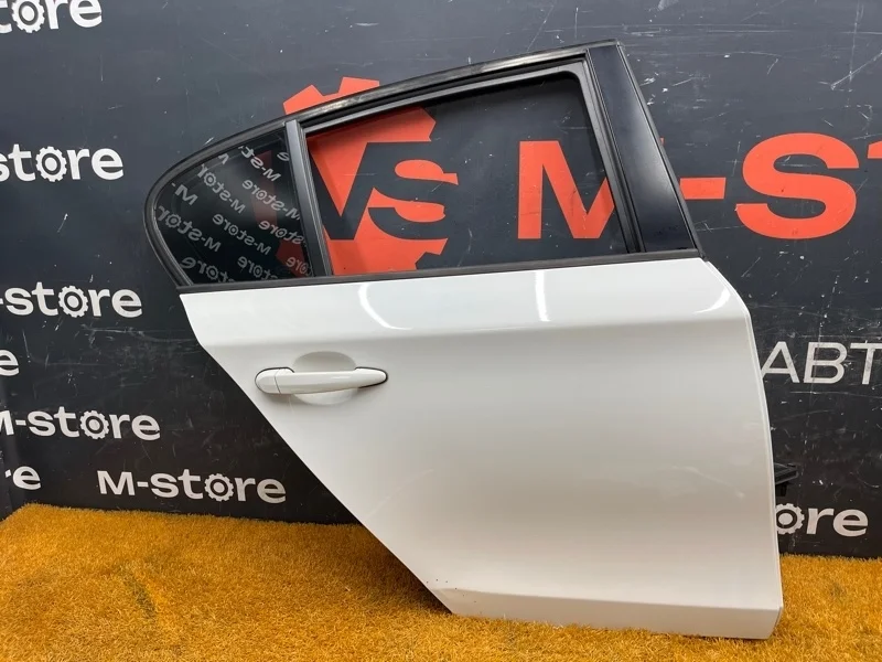 Дверь Bmw 1-Series 2009 41525A2A384 E87 N45B16A, задняя правая