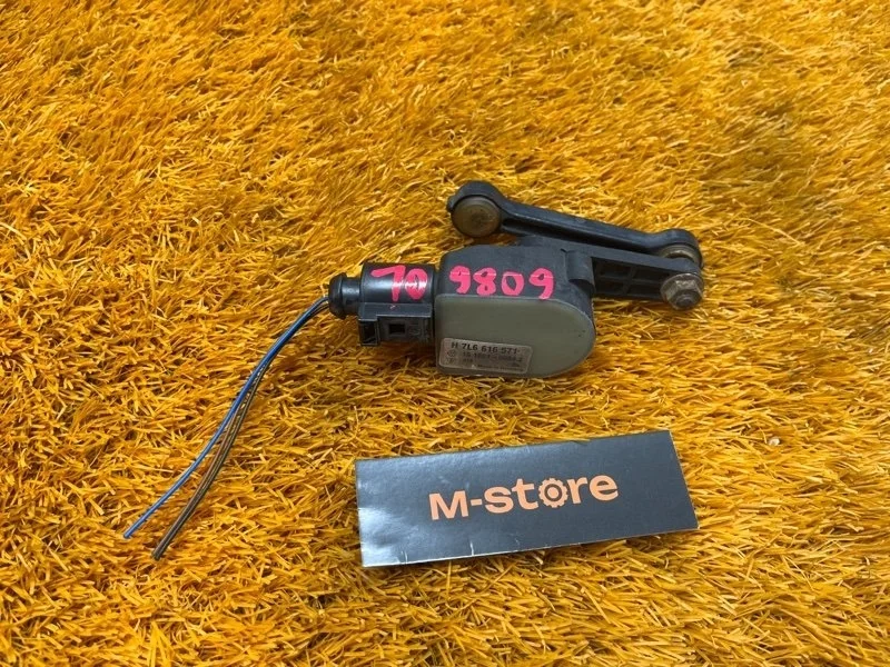 Датчик высоты дорожного просвета Audi Q7 2012 7L6616571 4LB CJT, задний