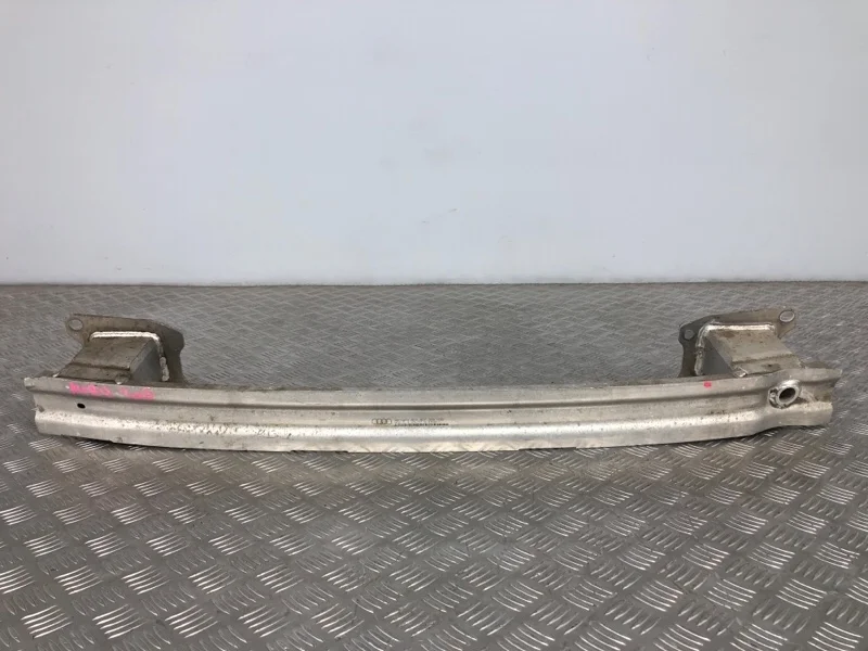 Усилитель бампера Audi A4 B9