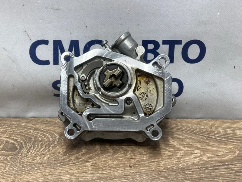 Вакуумный насос Mercedes-Benz E-Class A2701800901 W212