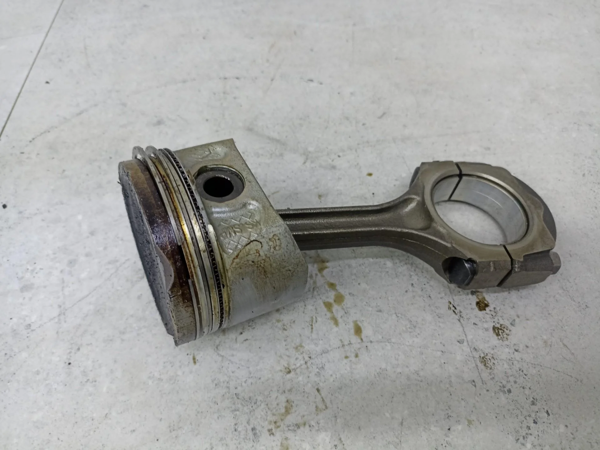 Шатун Renault Megane 2 рест. 2008 121009455R