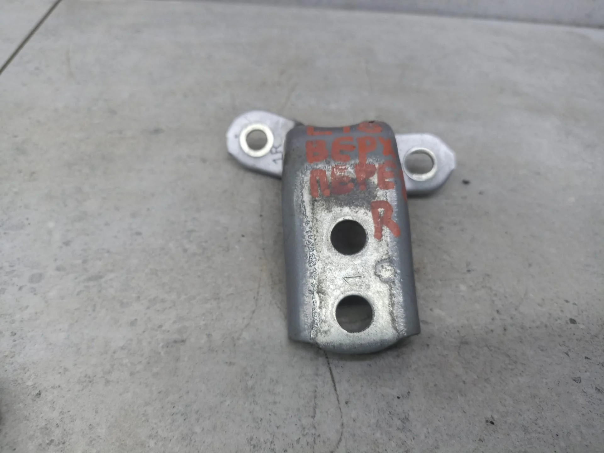 Петля двери передней правой Toyota C-HR 6878052031