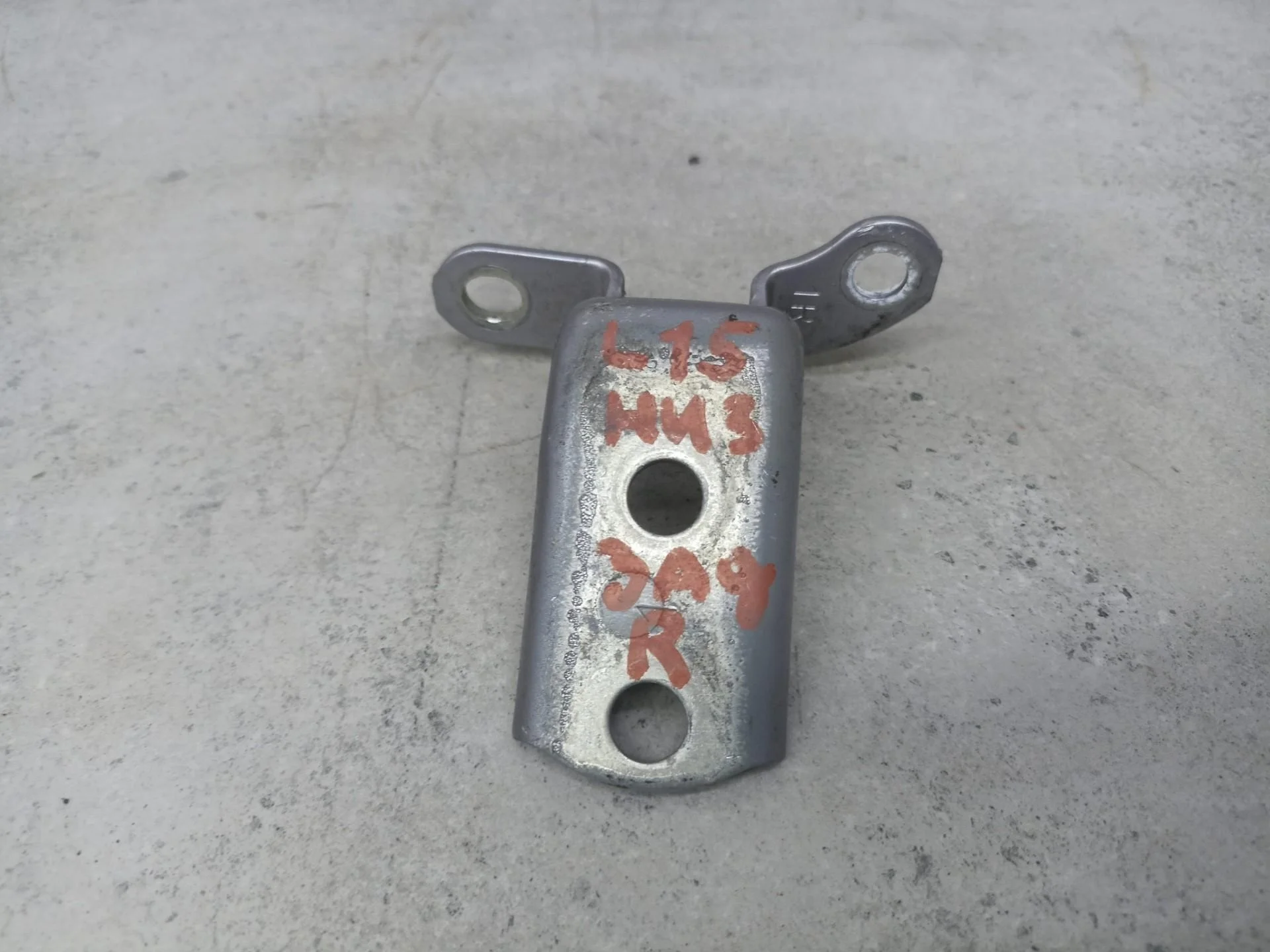 Петля двери задней правой Toyota C-HR 68730-12120