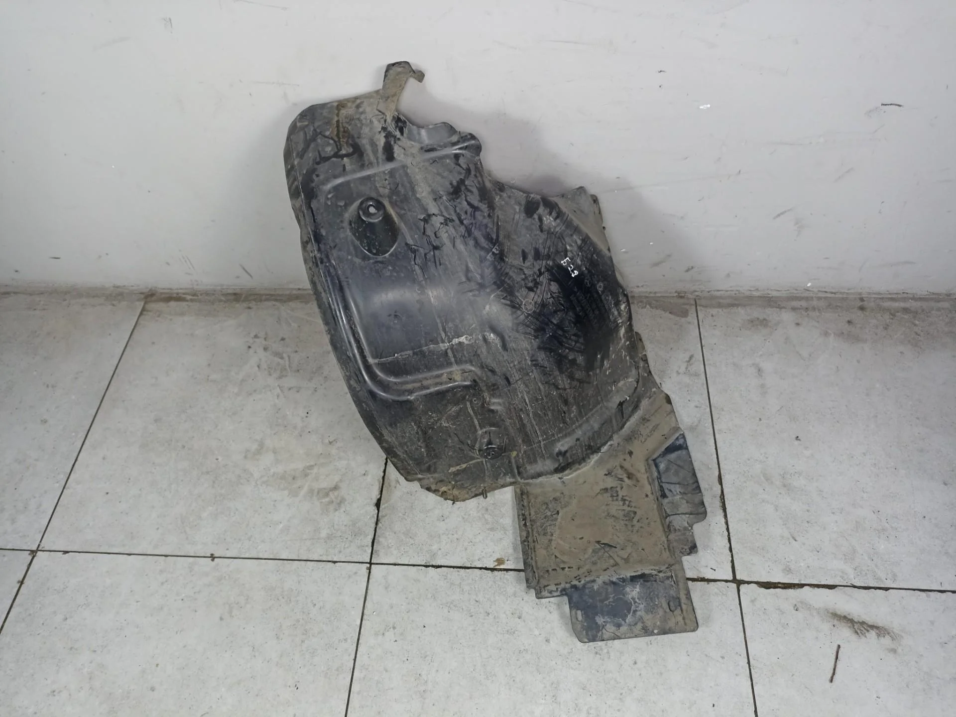 Задняя часть подкрылка переднего левого