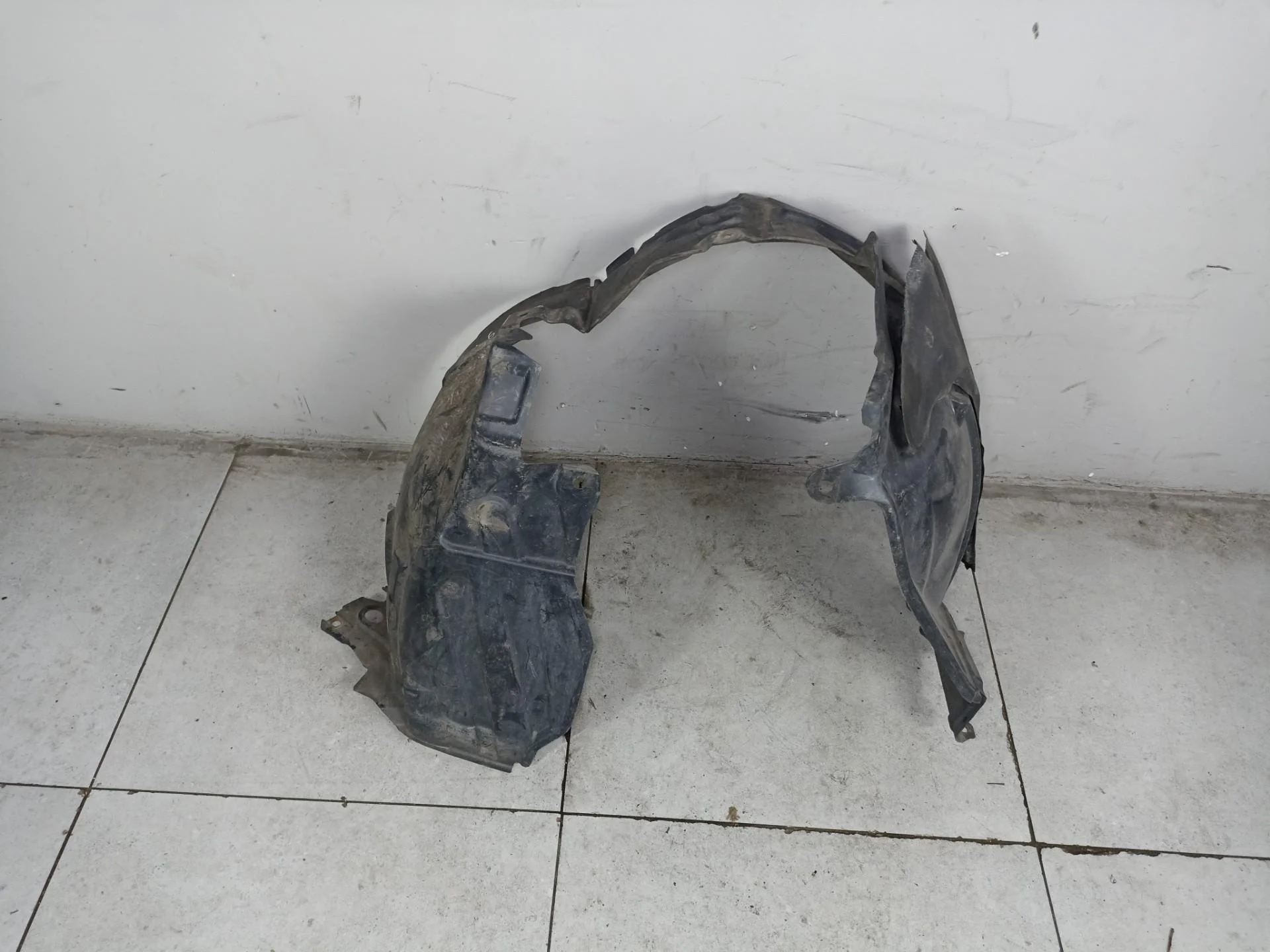 Подкрылок передний правый Nissan Juke F15