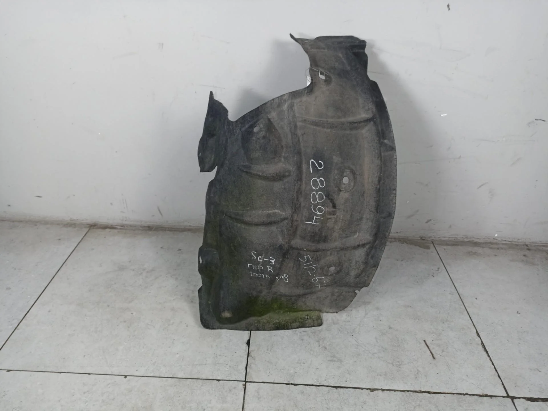 Задняя часть подкрылка переднего правого Renault 3