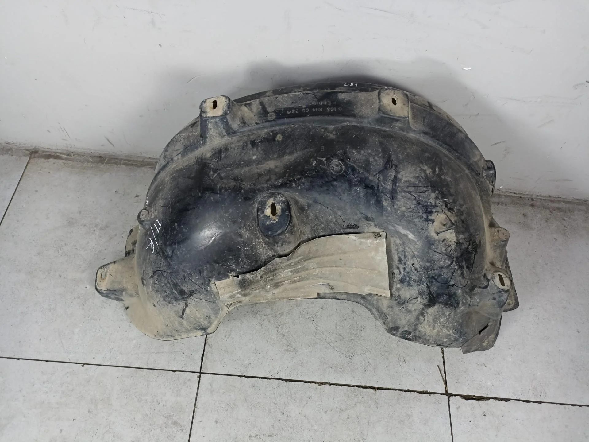 Подкрылок передний правый Mercedes-Benz M