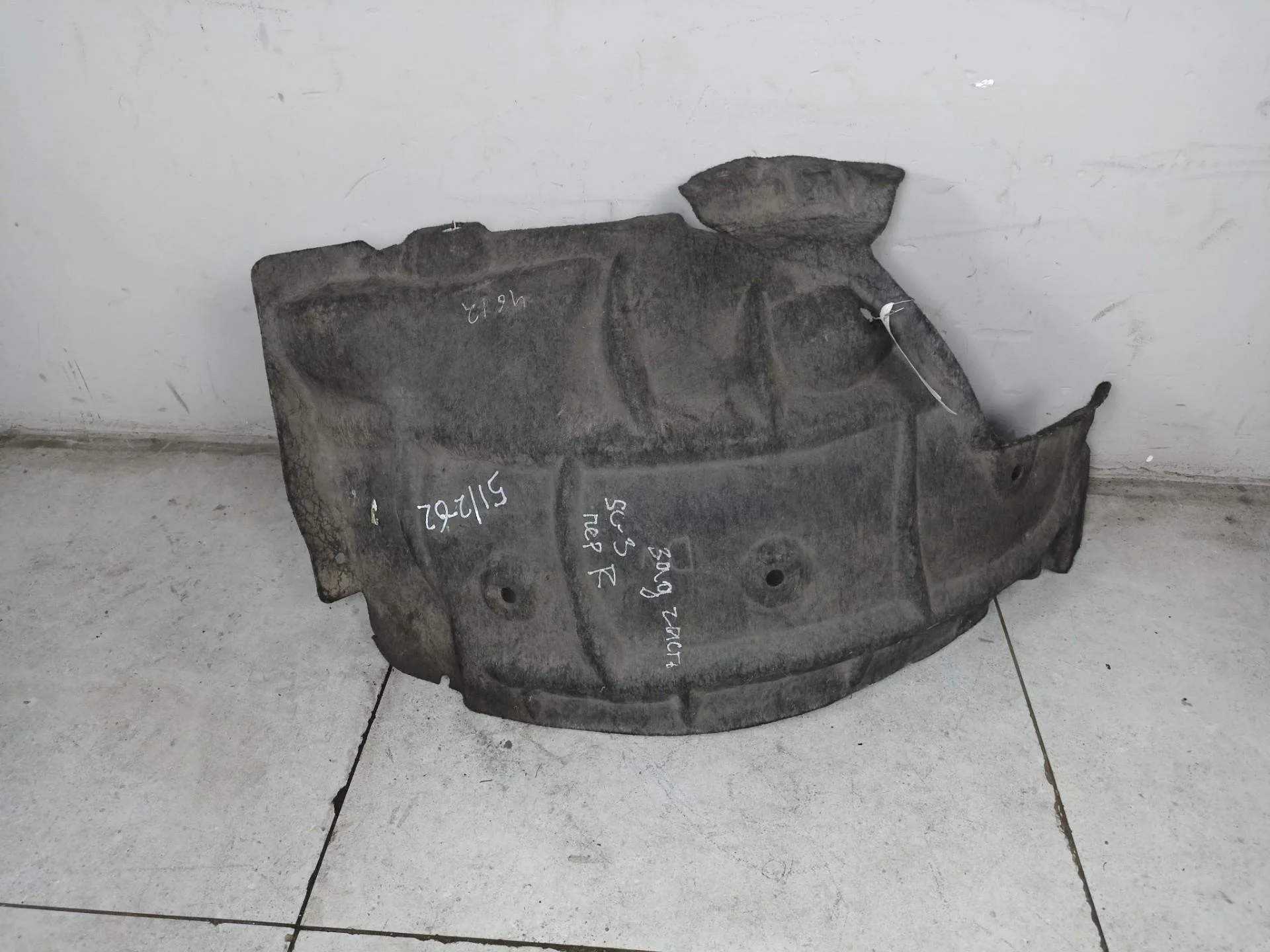 Задняя часть подкрылка переднего правого Renault 3