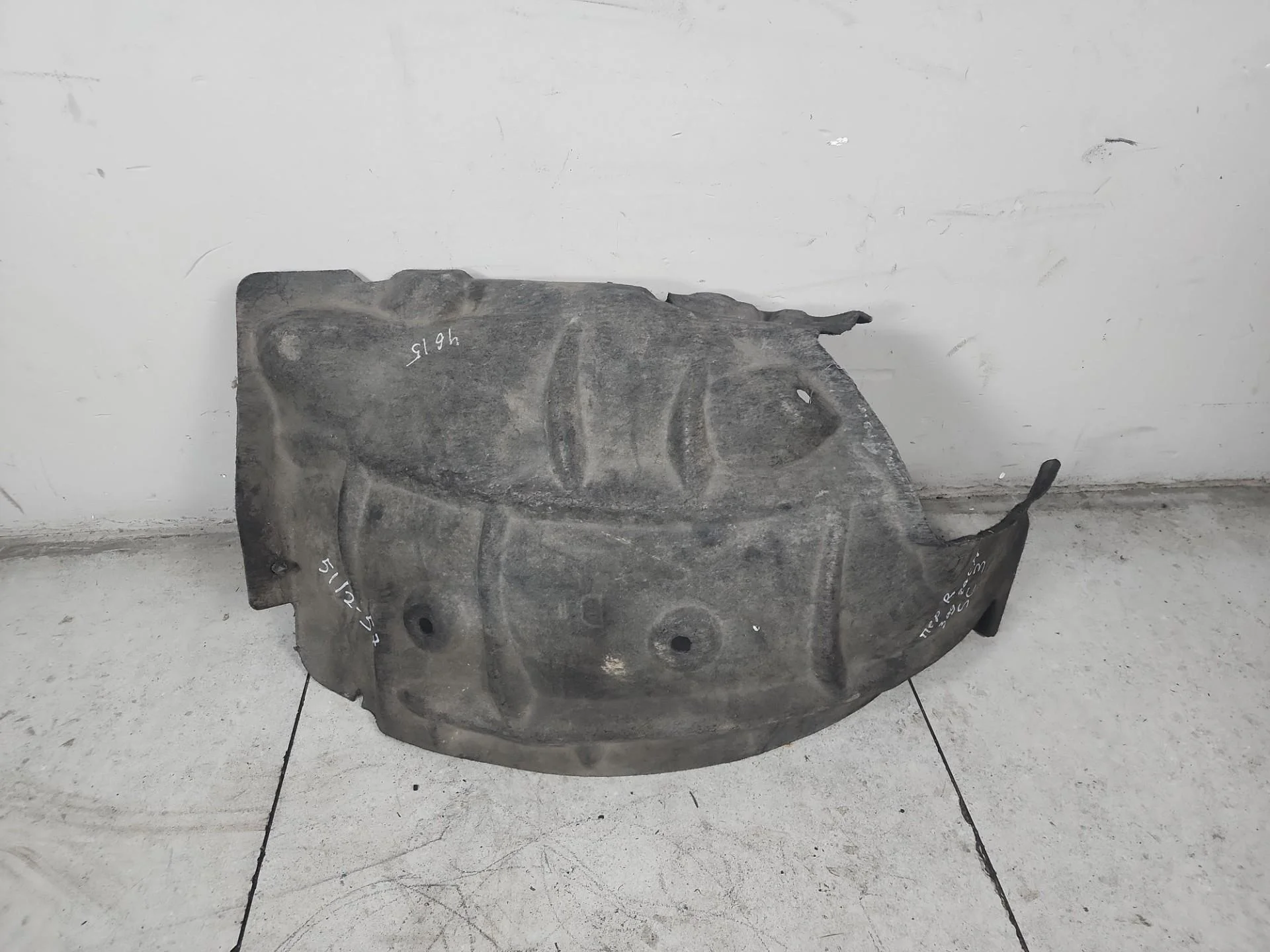 Задняя часть подкрылка переднего правого Renault 3