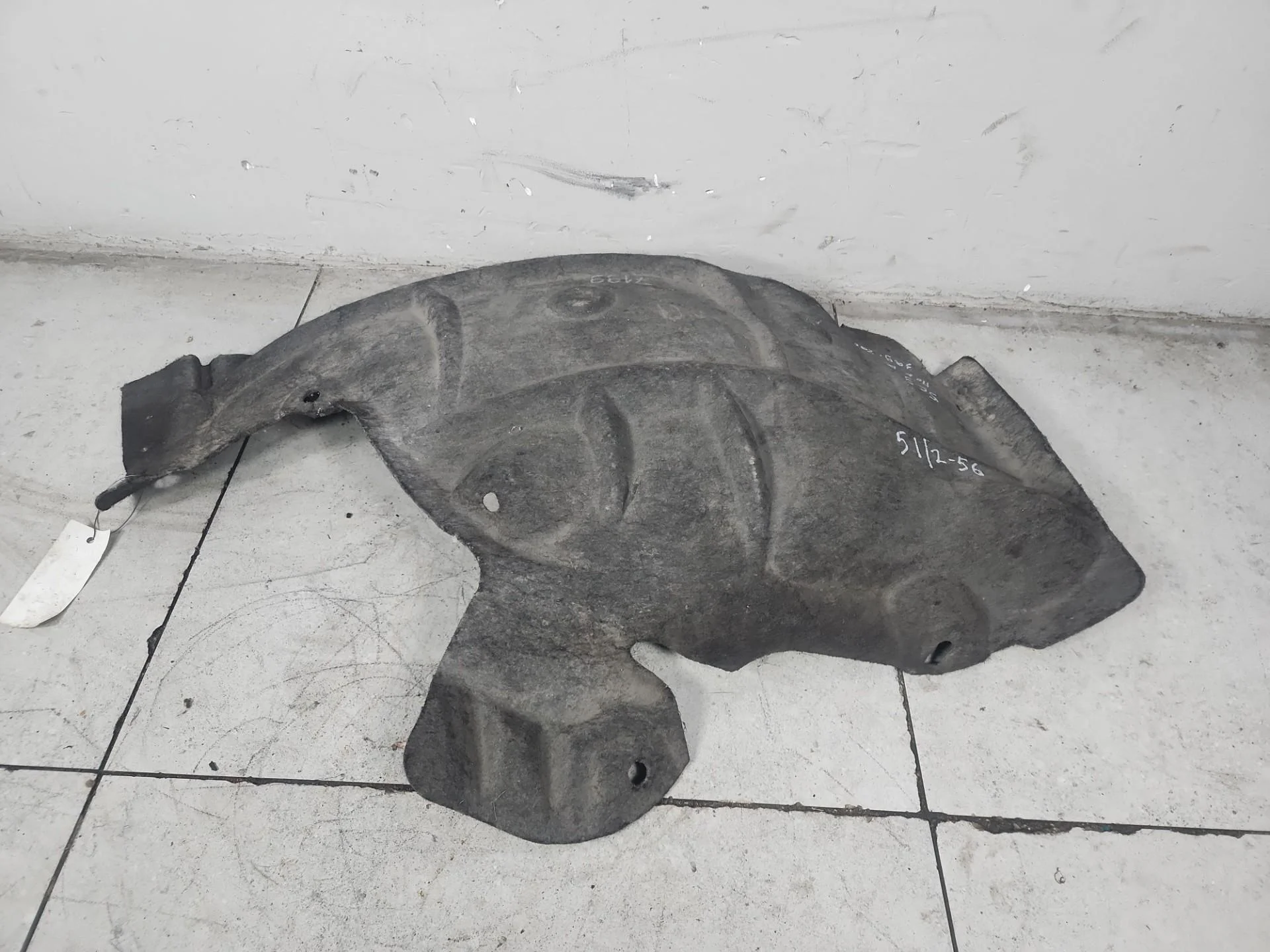 Задняя часть подкрылка переднего правого Renault 3