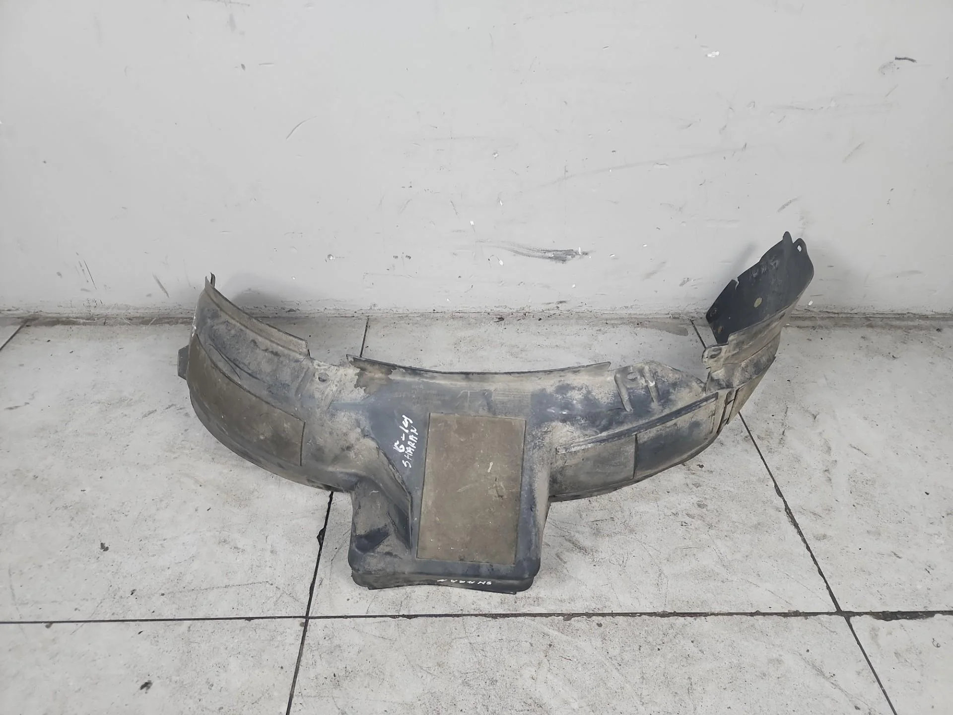 Подкрылок передний левый Volkswagen Sharan