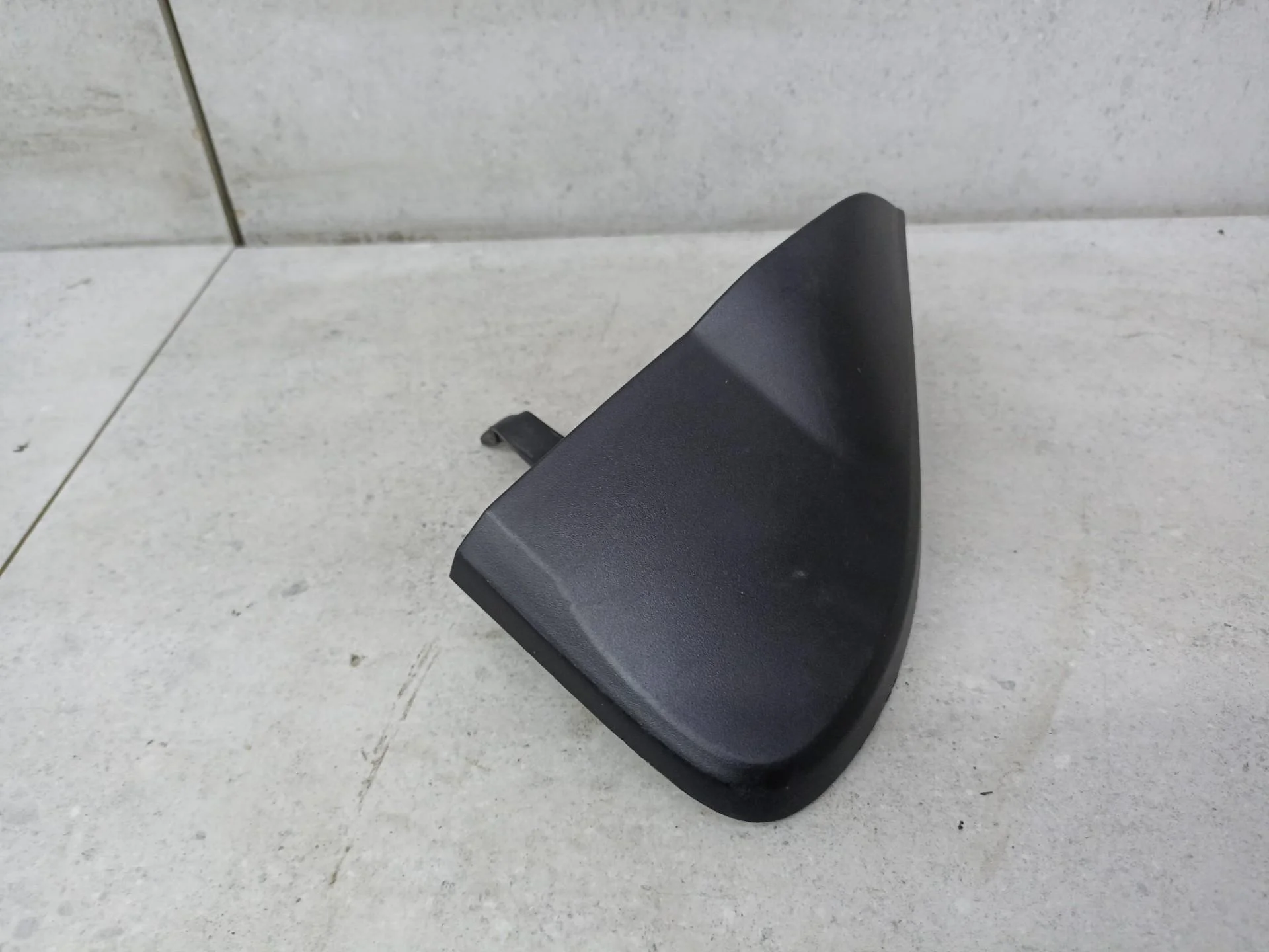 Накладка крыла (уголок зеркала) переднего правая