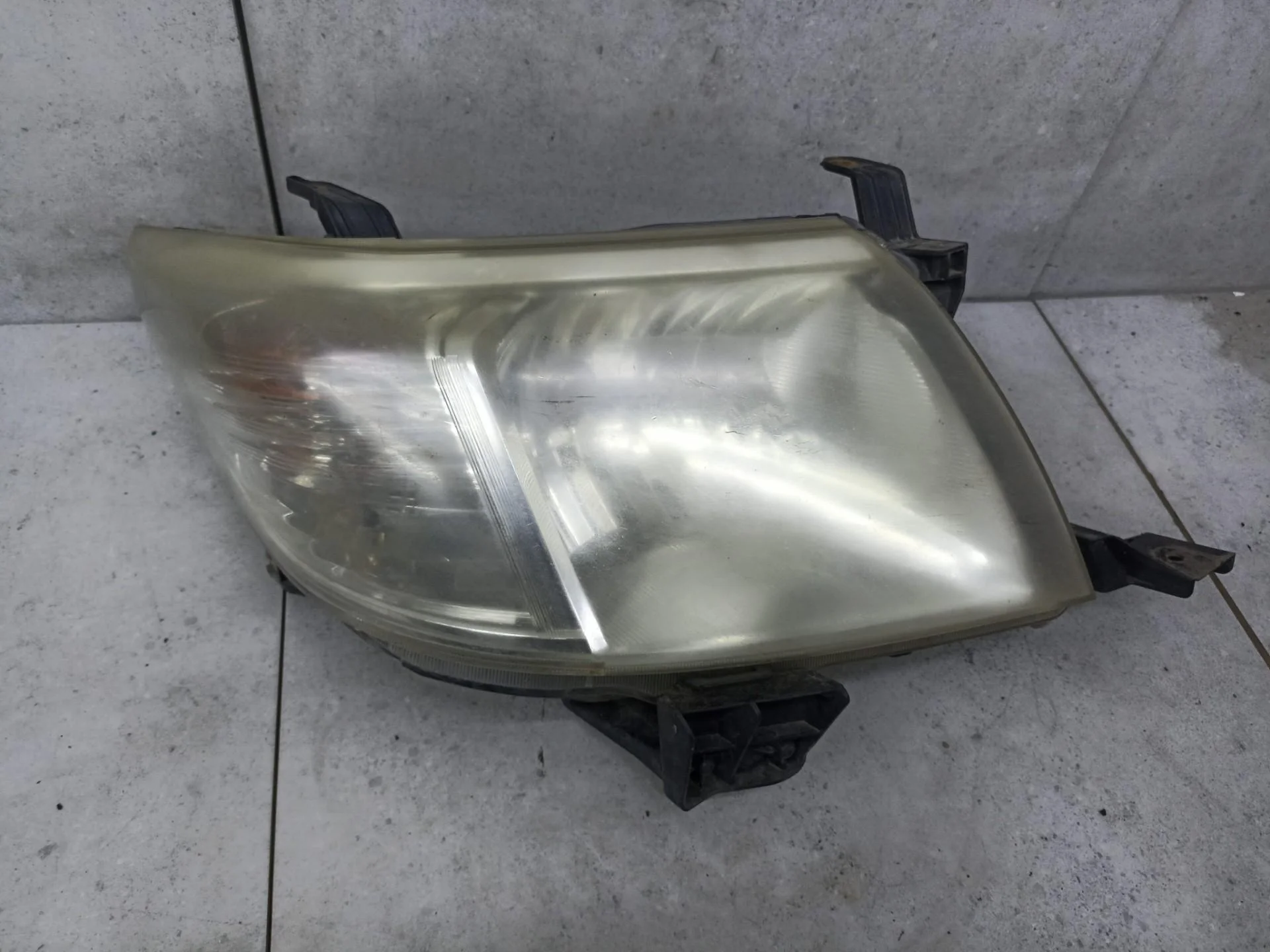 Фара Toyota Hilux 7 2-й рест. 2013 811100K440