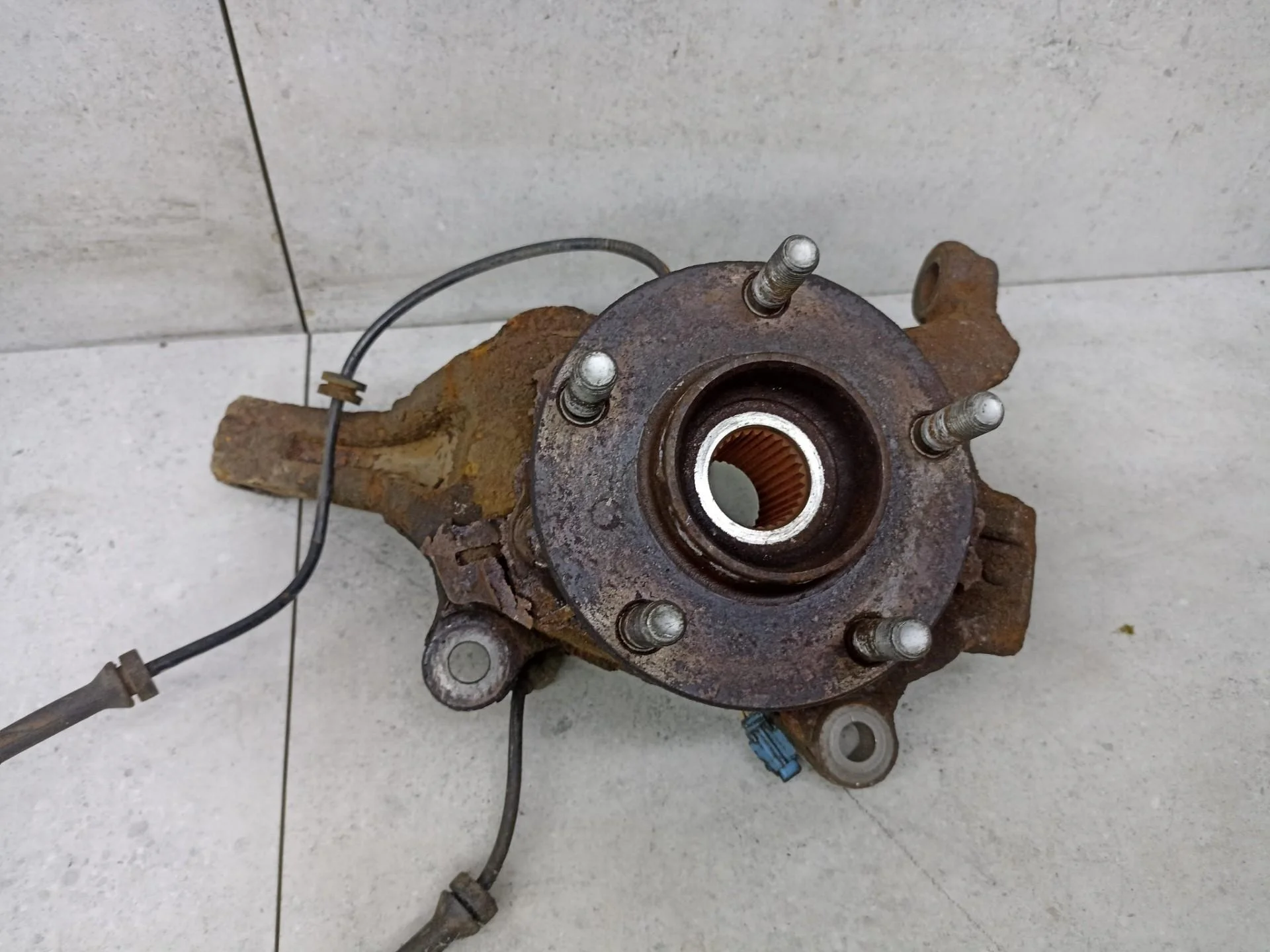 Кулак передний левый Nissan Murano Z50 2005