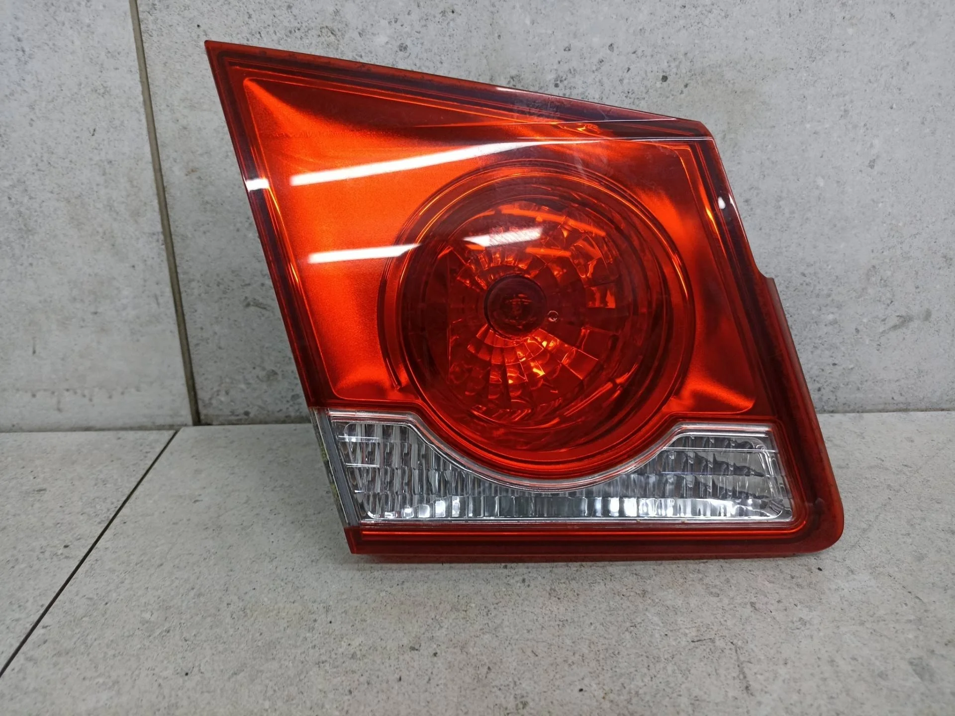 Фонарь задний левый Chevrolet Cruze 2010 95040722