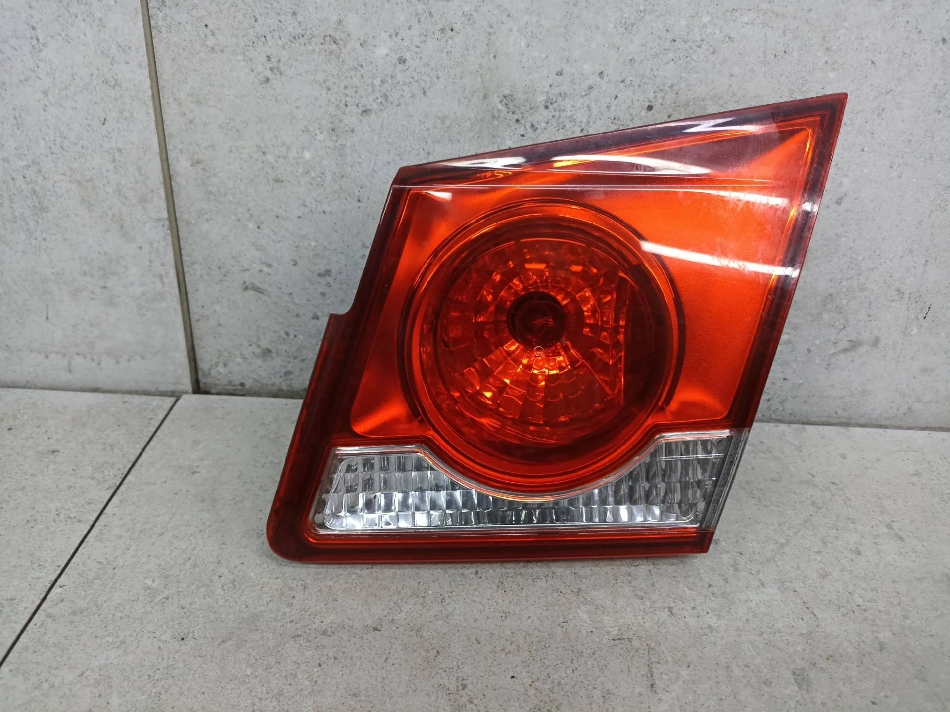 Фонарь задний правый Chevrolet Cruze 2010 95040723