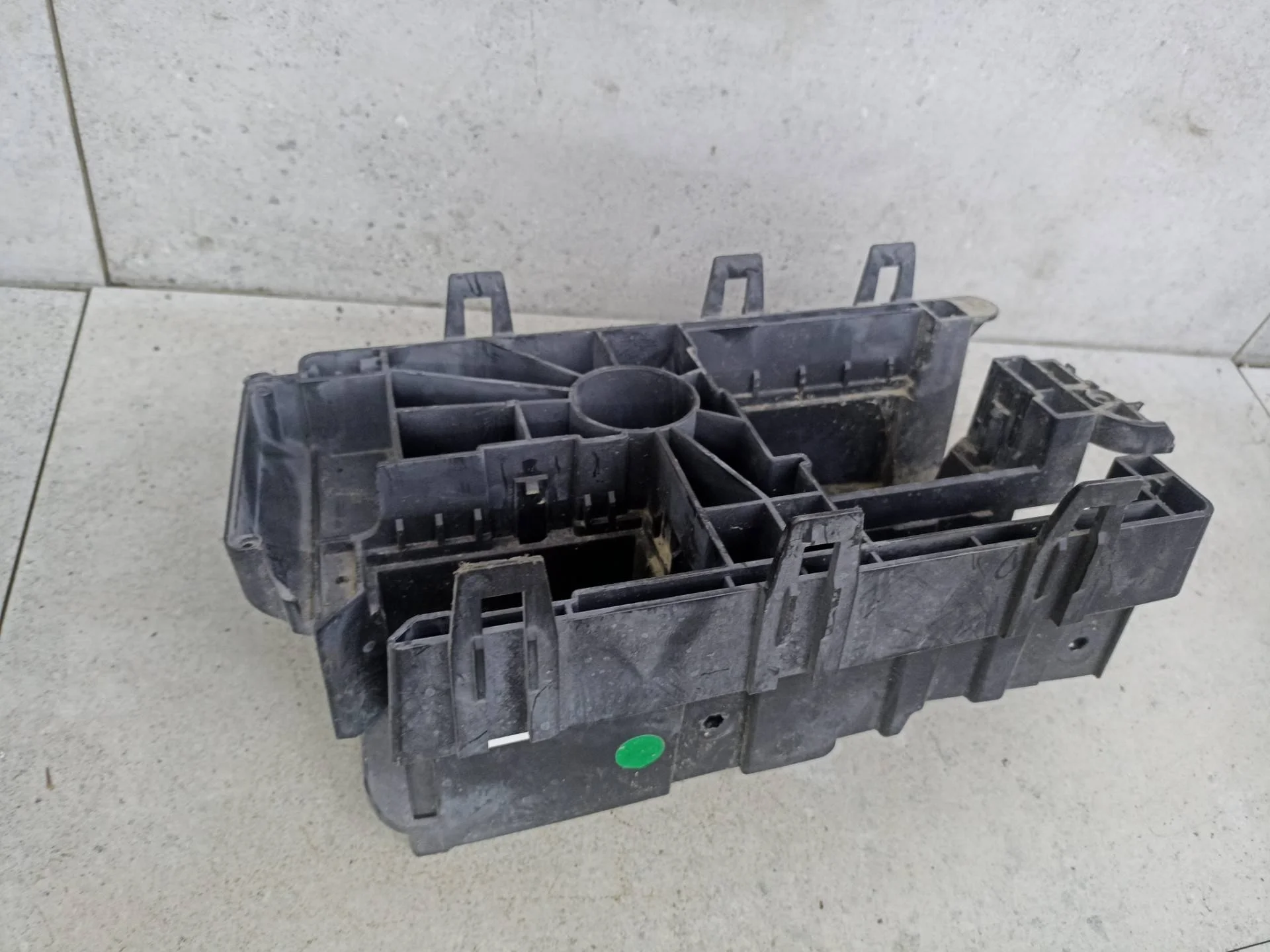 Крепление блока предохранителей Chevrolet Cruze