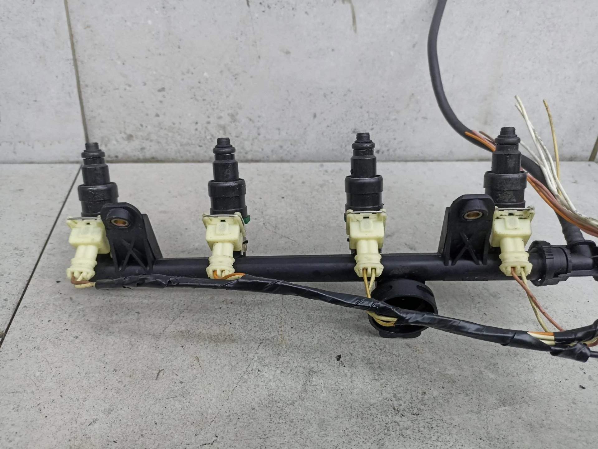 Топливная рампа Renault Logan рест. 2010