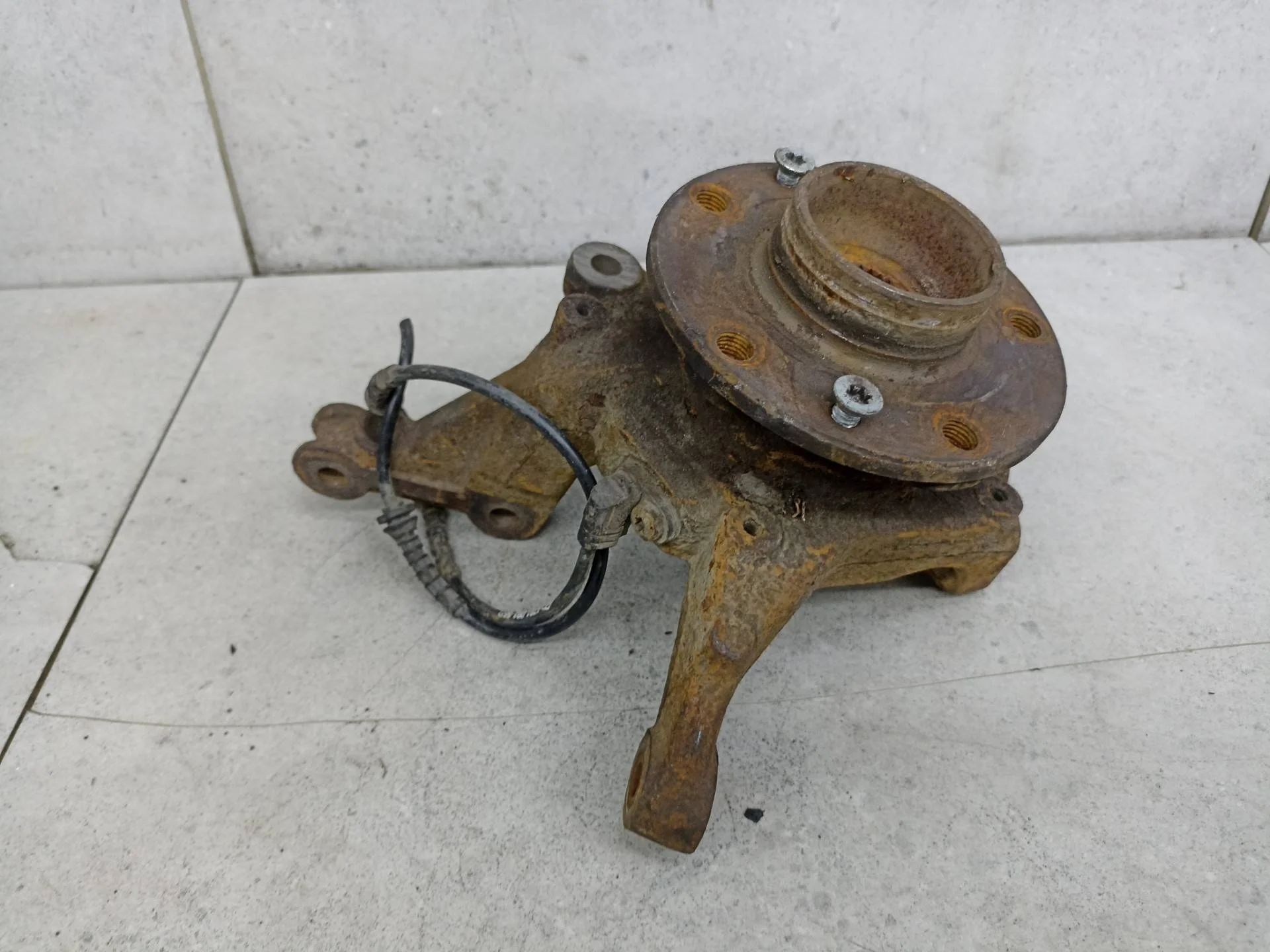 Кулак передний правый Renault Duster 2015