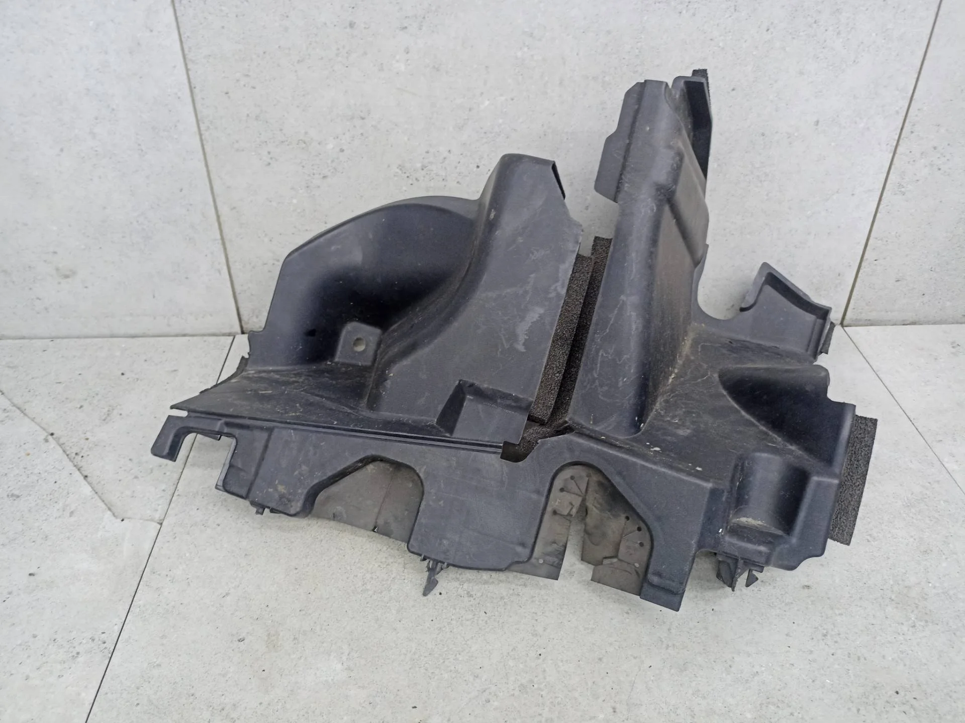 Воздуховод (дефлектор) радиатора левый Toyota