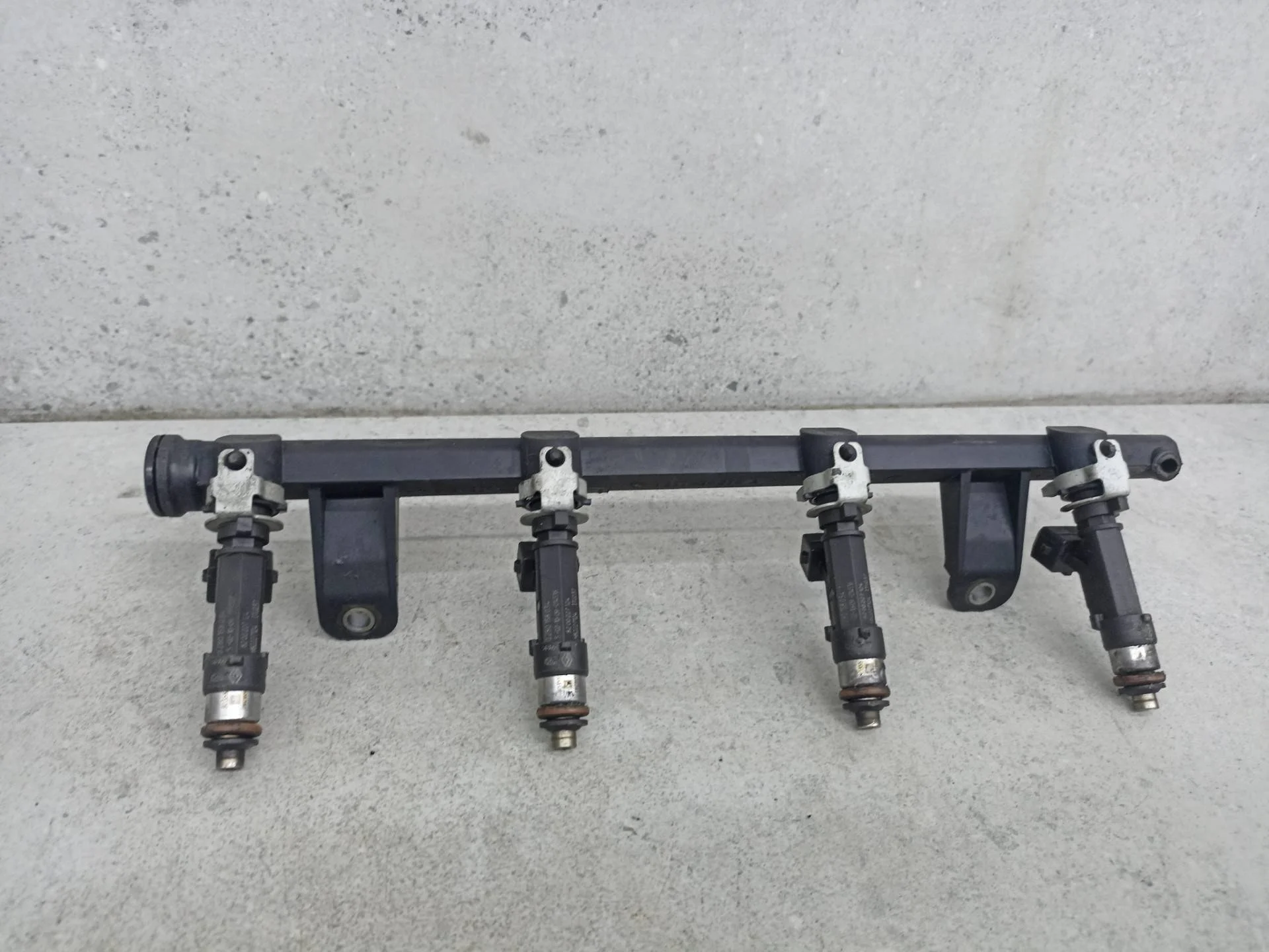 Топливная рампа Renault Logan (2004 - 2009)