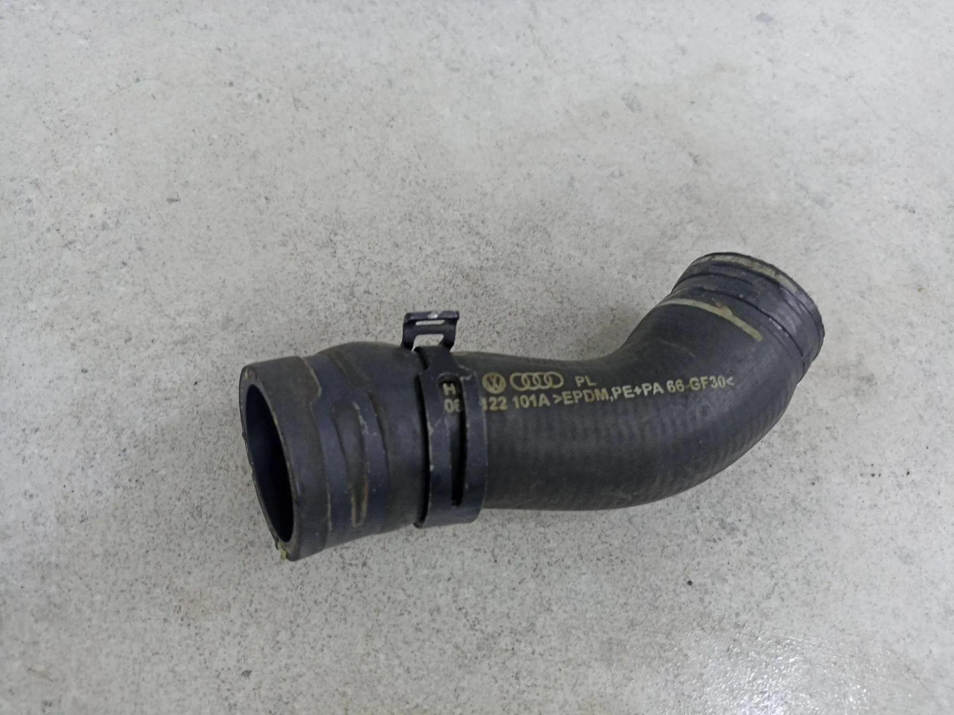 Патрубок охлаждения Volkswagen Golf 6 2011