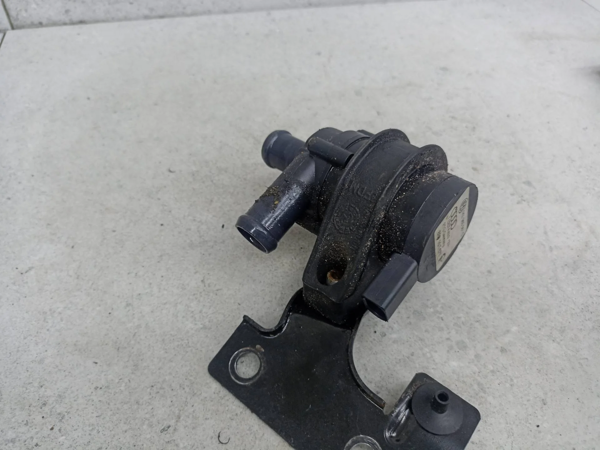 Насос антифриза дополнительный Volkswagen Golf 6