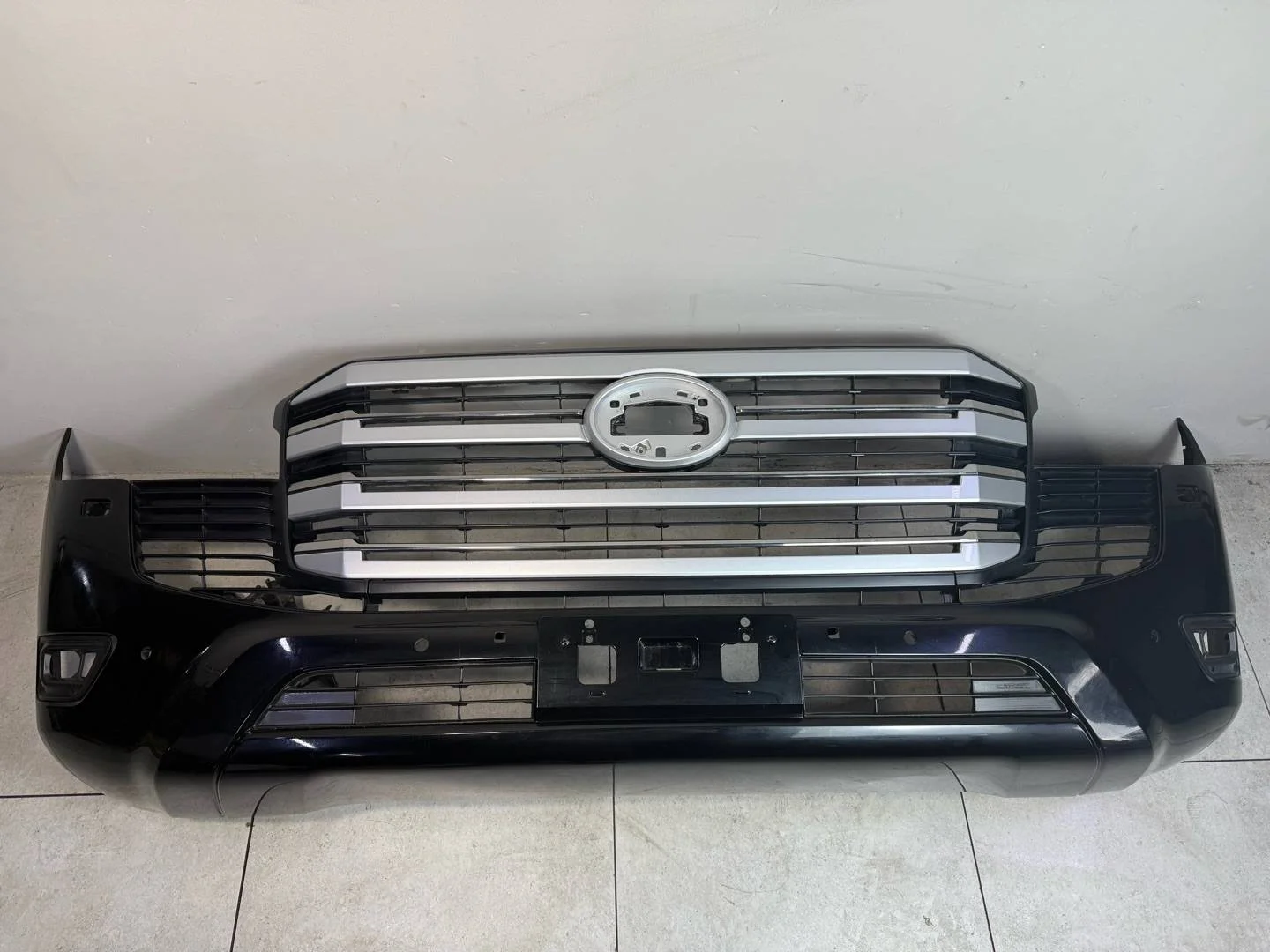 Бампер передний Toyota Land Cruiser 12 J300 2024