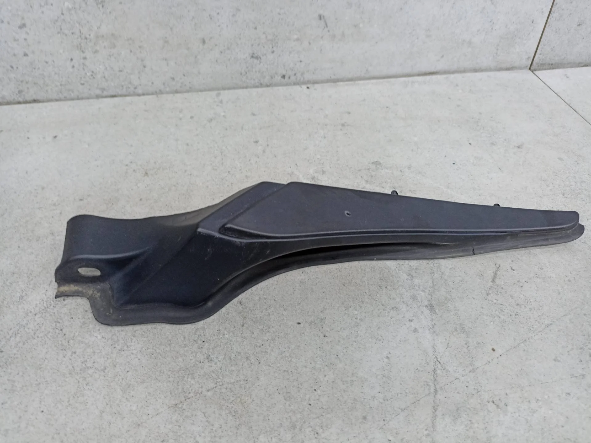 Уголок жабо правый Renault Megane 3 2011