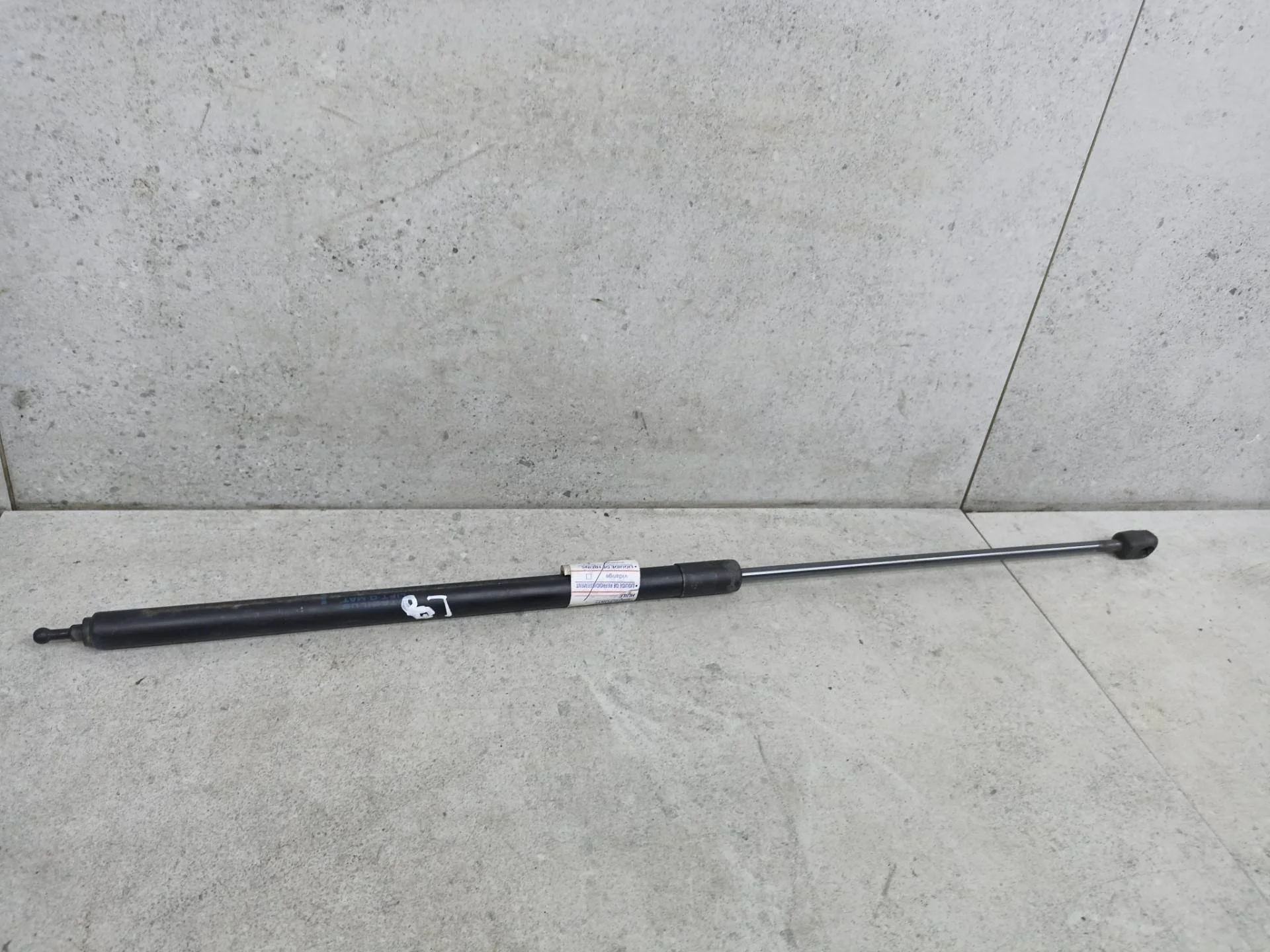 Амортизатор капота Renault Megane 3 2012